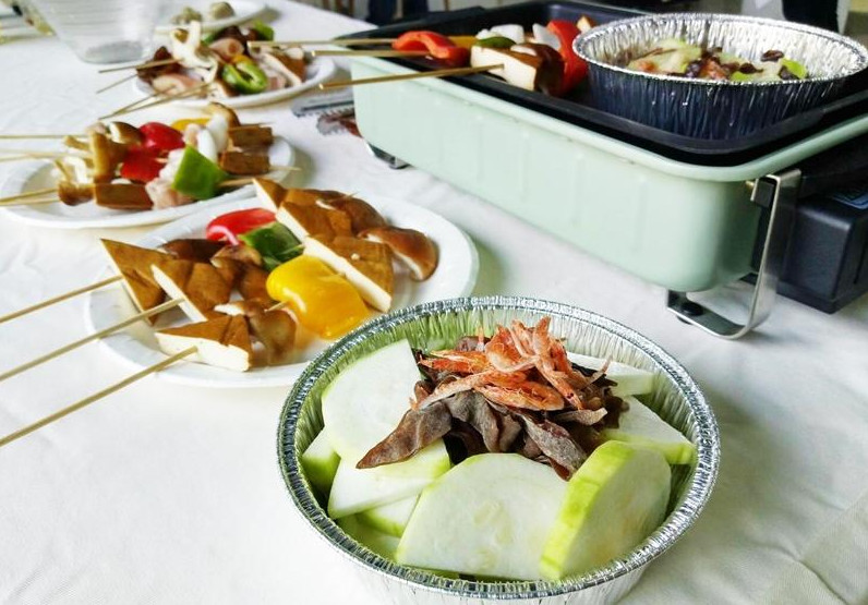 鋁箔紙用哪一面接觸食物 亮面還是霧面 鋁箔紙用哪一面接觸食物 亮面還是霧面