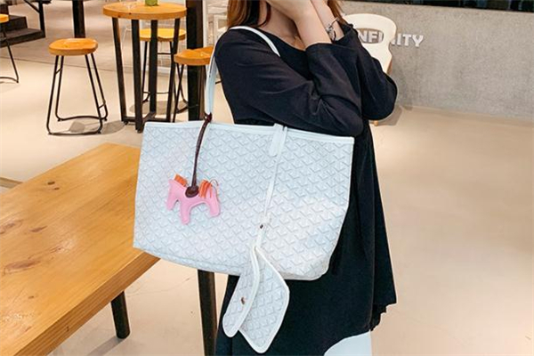 韓國emo狗牙包哪個(gè)顏色好看 狗牙包有哪些顏色 韓國emo狗牙包哪個(gè)顏色好看 狗牙包有哪些顏色