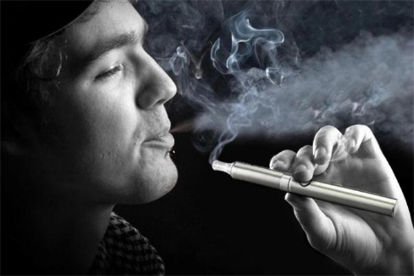 電子煙漏油是怎么回事 電子煙漏油還可以抽嗎 電子煙漏油是怎么回事 電子煙漏油還可以抽嗎