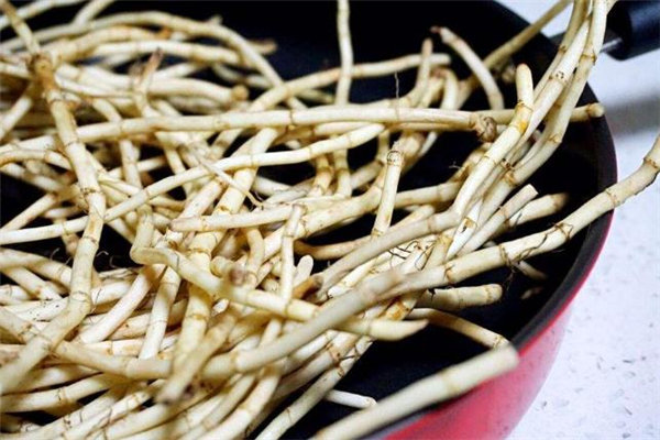 魚(yú)腥草能天天泡水喝嗎 魚(yú)腥草天天喝有害嗎