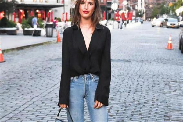 黑色襯衫配什么褲子好看 干練女性魅力 黑色襯衫配什么褲子好看 干練女性魅力