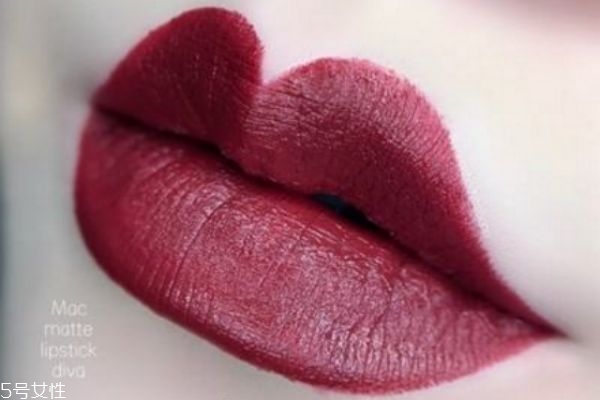復(fù)古紅口紅適合什么膚色 復(fù)古紅口紅適合什么年齡 復(fù)古紅口紅適合什么膚色 復(fù)古紅口紅適合什么年齡