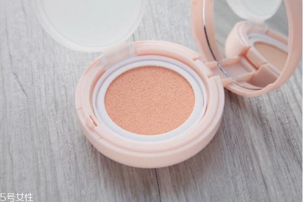 氣墊bb霜怎么用不浮粉 氣墊是擦還是拍 氣墊bb霜怎么用不浮粉 氣墊是擦還是拍