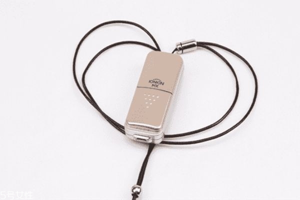 便攜式空氣凈化器值得購(gòu)買(mǎi)嗎 便攜式凈化器使用注意事項(xiàng)