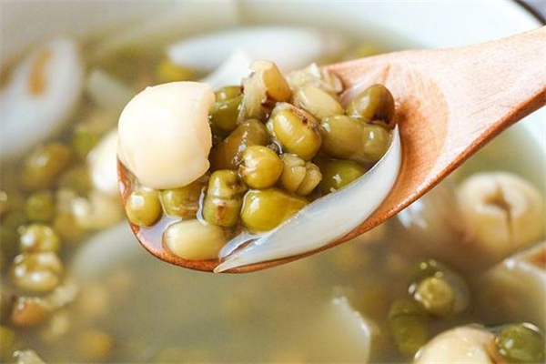 綠豆和蓮子可以一起煮嗎 綠豆蓮子湯的做法 綠豆和蓮子可以一起煮嗎 綠豆蓮子湯的做法