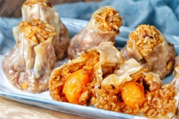 蛋黃燒麥怎么做 網(wǎng)紅蛋黃燒麥的做法 蛋黃燒麥怎么做 網(wǎng)紅蛋黃燒麥的做法