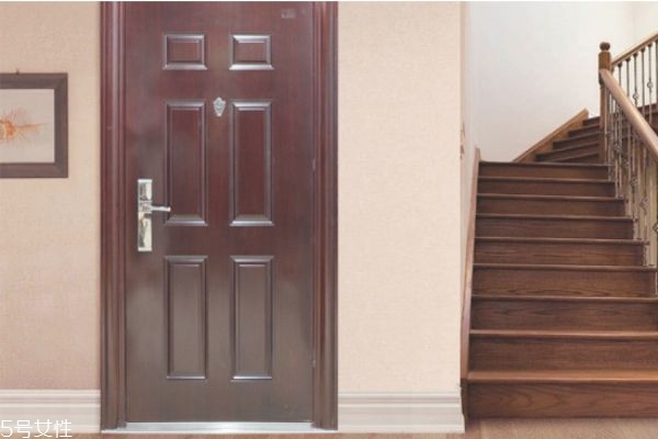 防盜門上的小廣告怎么清除 清理門上小廣告膠妙招 防盜門上的小廣告怎么清除 清理門上小廣告膠妙招