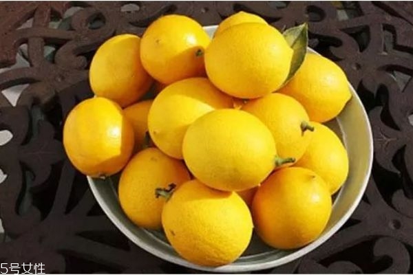 檸檬水怎么做 長(zhǎng)期喝檸檬水有什么好處和壞處