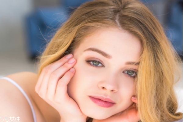 頸部皮膚松弛的原因 頸部皮膚松弛解決辦法 頸部皮膚松弛的原因 頸部皮膚松弛解決辦法