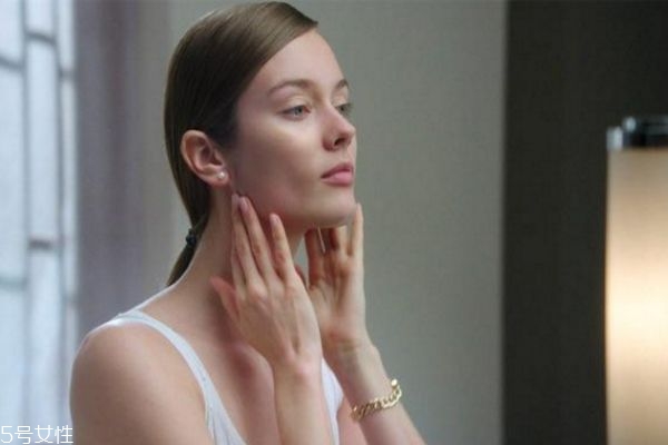 頸部皮膚松弛的原因 頸部皮膚松弛解決辦法 頸部皮膚松弛的原因 頸部皮膚松弛解決辦法