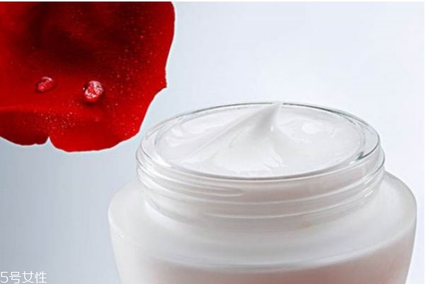 潤膚露可以擦臉嗎 潤膚露是擦臉還是全身 潤膚露可以擦臉嗎 潤膚露是擦臉還是全身