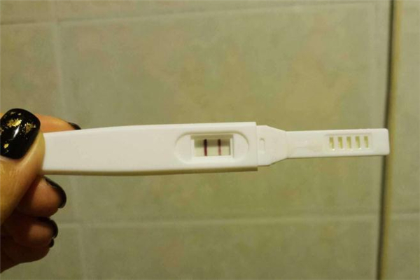 驗孕棒尿淋到顯示區(qū)還可以用嗎 驗孕棒尿淋了觀察窗準(zhǔn)嗎