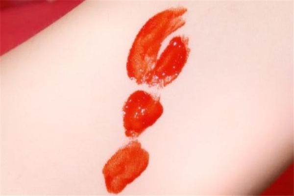 稚優(yōu)泉小龍蝦唇釉試色 稚優(yōu)泉小龍蝦唇釉色號 稚優(yōu)泉小龍蝦唇釉試色 稚優(yōu)泉小龍蝦唇釉色號