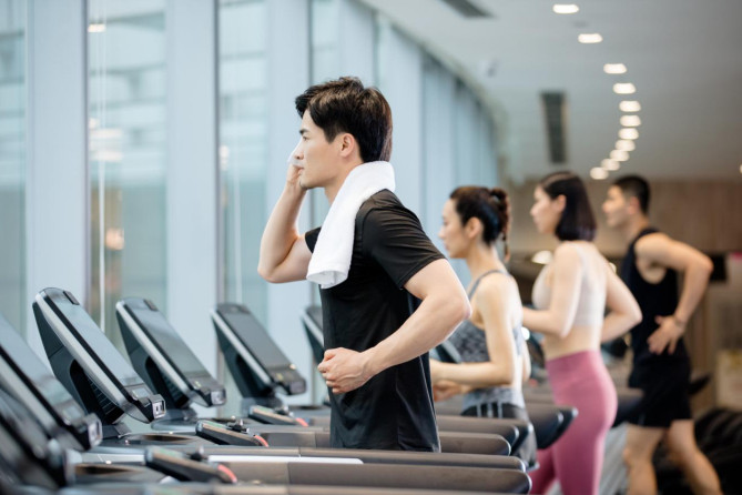 跑步會傷害膝關(guān)節(jié)嗎？注意正確的方法還要補(bǔ)氨糖