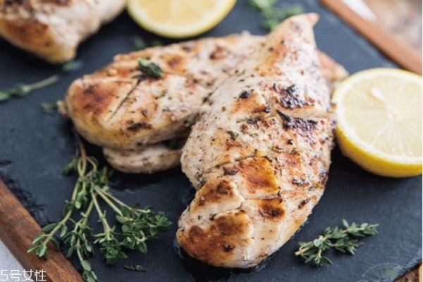 減肥吃牛肉還是雞肉 減肥吃雞胸肉還是牛肉 減肥吃牛肉還是雞肉 減肥吃雞胸肉還是牛肉