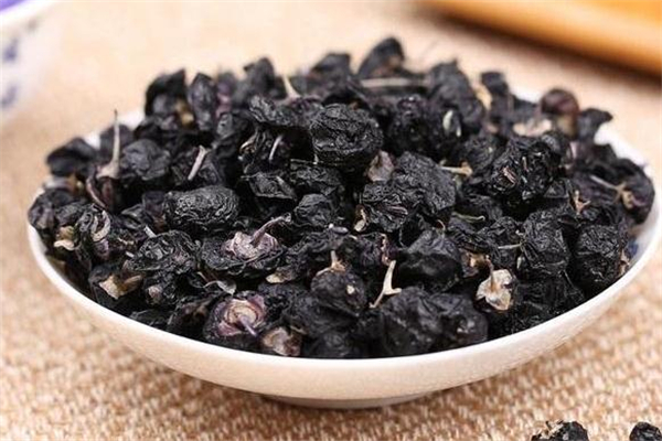 黑枸杞泡水喝會(huì)長胖嗎 減肥可以喝黑枸杞水嗎