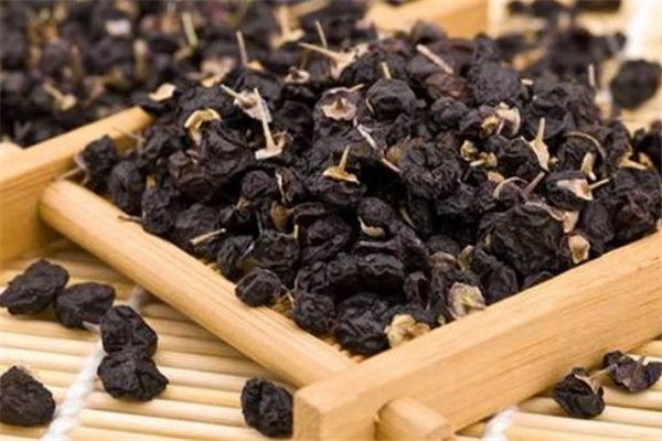 黑枸杞泡水喝會(huì)長胖嗎 減肥可以喝黑枸杞水嗎