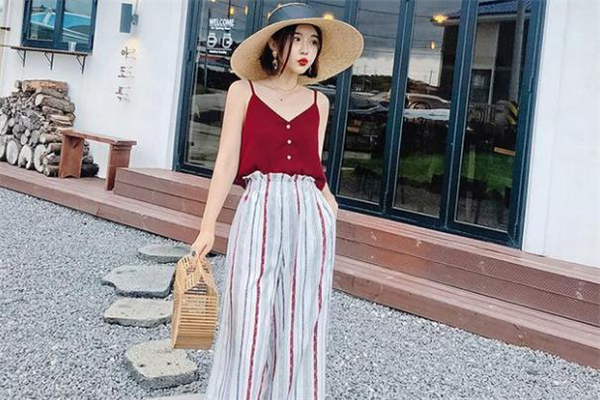 2019流行什么顏色吊帶 吊帶背心花樣搭配 2019流行什么顏色吊帶 吊帶背心花樣搭配