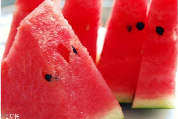 吃西瓜美白嗎 吃西瓜的不宜 吃西瓜美白嗎 吃西瓜的不宜