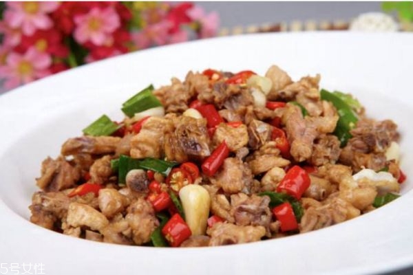 仔雞不能和什么一起吃 仔雞的做法 仔雞不能和什么一起吃 仔雞的做法