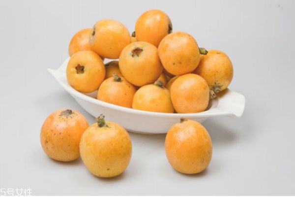 吃枇杷要?jiǎng)兤?如何快速剝枇杷 吃枇杷要?jiǎng)兤?如何快速剝枇杷