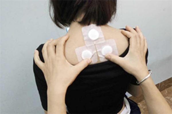 三伏貼長(zhǎng)毛了還能貼嗎 三伏貼長(zhǎng)毛什么原因 三伏貼長(zhǎng)毛了還能貼嗎 三伏貼長(zhǎng)毛什么原因