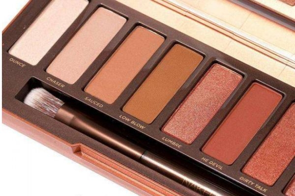 皮膚黃適合什么顏色眼影 黃皮怎么挑眼影顏色 皮膚黃適合什么顏色眼影 黃皮怎么挑眼影顏色