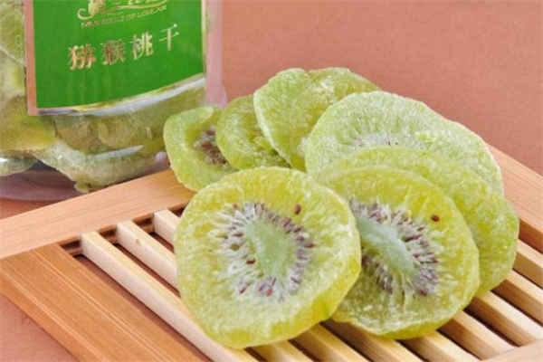 獼猴桃干可以泡水喝嗎 獼猴桃干泡水喝的功效與作用 獼猴桃干可以泡水喝嗎 獼猴桃干泡水喝的功效與作用