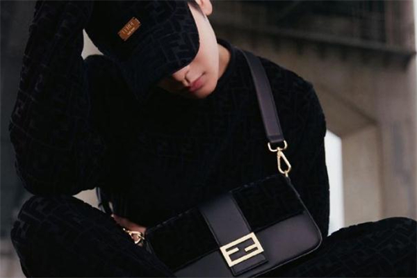 fendi王嘉爾聯(lián)名包包多少錢 fendi王嘉爾限定聯(lián)名價格 fendi王嘉爾聯(lián)名包包多少錢 fendi王嘉爾限定聯(lián)名價格