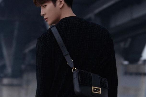 fendi王嘉爾聯(lián)名包包多少錢 fendi王嘉爾限定聯(lián)名價格 fendi王嘉爾聯(lián)名包包多少錢 fendi王嘉爾限定聯(lián)名價格