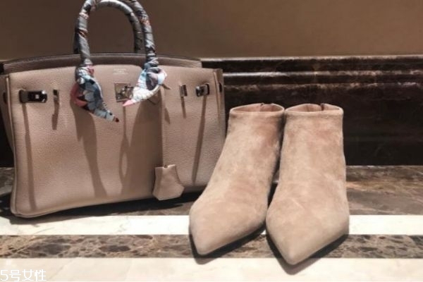 今年夏季最流行的鞋子 鞋子和包包的搭配技巧 今年夏季最流行的鞋子 鞋子和包包的搭配技巧