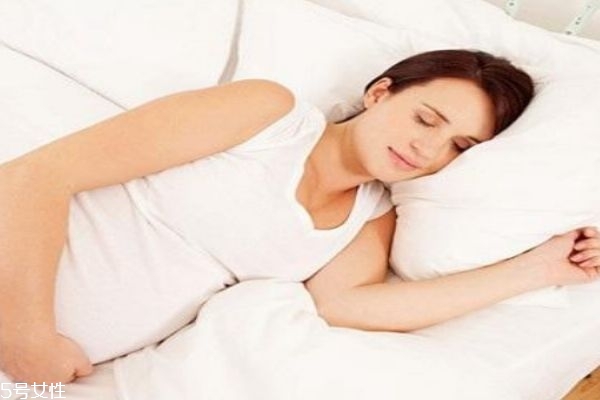 女性趴著睡覺對身體的壞處 正確的睡姿