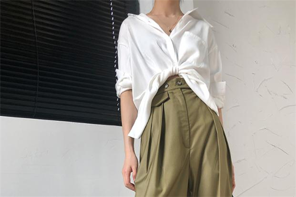 真絲襯衫什么顏色好看 絲綢襯衫時髦穿搭