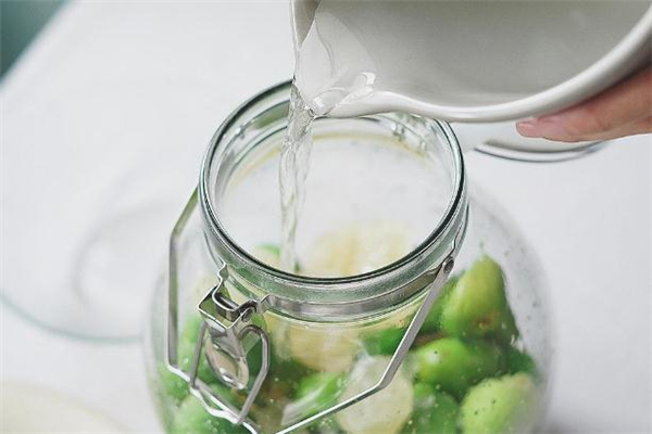 青梅酒過(guò)期了還能喝嗎 自己泡的青梅酒會(huì)過(guò)期嗎