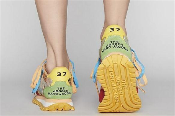 marc jacobs史努比運(yùn)動(dòng)鞋多少錢 馬克雅可布史努比鞋子 marc jacobs史努比運(yùn)動(dòng)鞋多少錢 馬克雅可布史努比鞋子