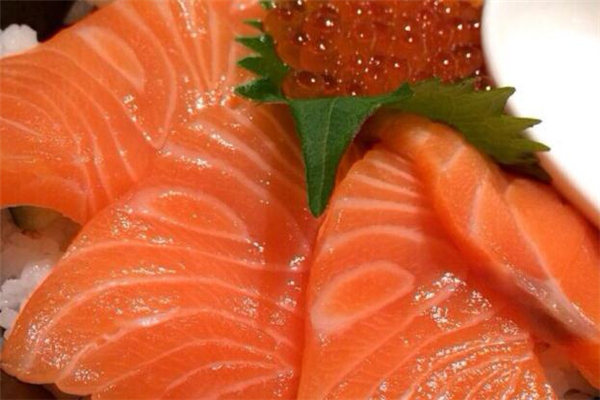 三文魚什么季節(jié)吃最好 三文魚什么時候最肥 三文魚什么季節(jié)吃最好 三文魚什么時候最肥