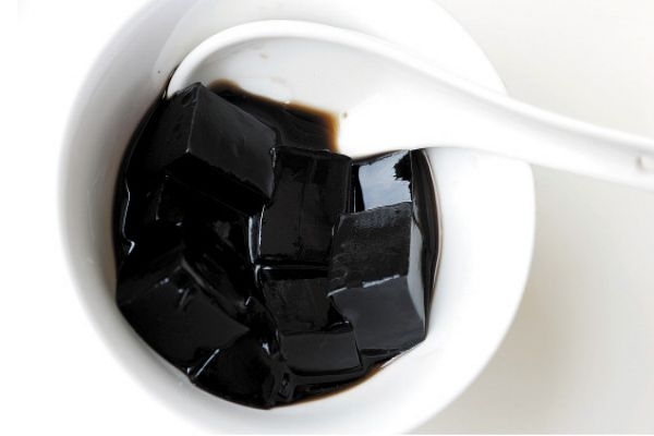 龜苓膏里面有烏龜嗎 龜苓膏熱的可以吃嗎 龜苓膏里面有烏龜嗎 龜苓膏熱的可以吃嗎