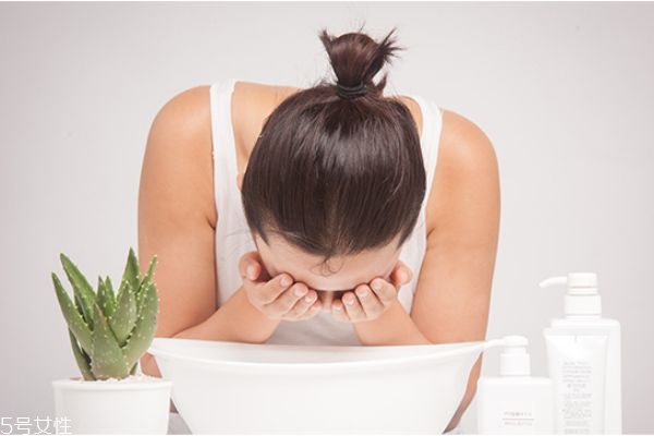 皂基洗面奶多久用一次 皂基洗面奶什么時候用好 皂基洗面奶多久用一次 皂基洗面奶什么時候用好