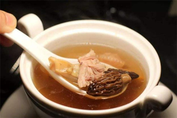 羊肚菌煲湯一般放幾顆 羊肚菌煲湯的做法 羊肚菌煲湯一般放幾顆 羊肚菌煲湯的做法