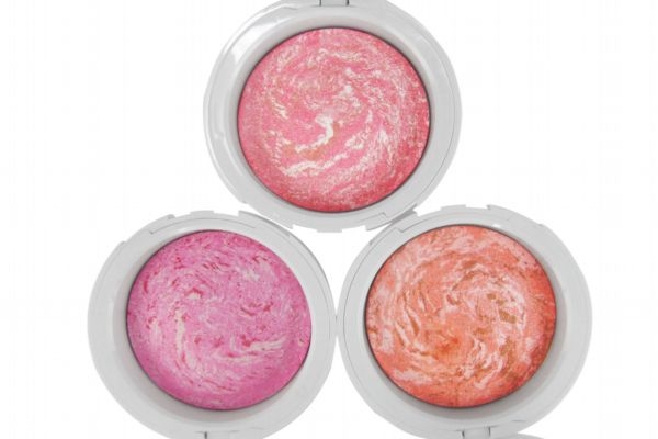 腮紅橘色好看還是粉色 選擇腮紅的萬能法則 腮紅橘色好看還是粉色 選擇腮紅的萬能法則