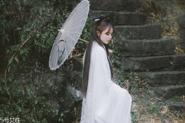 短發(fā)古裝發(fā)型簡單扎法 古風發(fā)型教程