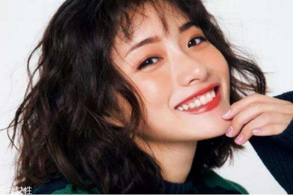 方臉剪什么劉海顯臉小 適合方臉的劉海 方臉剪什么劉海顯臉小 適合方臉的劉海