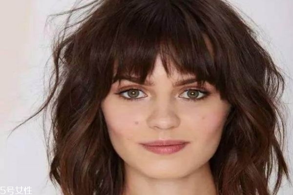 額頭窄顴骨寬叫什么臉型 額頭窄顴骨寬適合發(fā)型 額頭窄顴骨寬叫什么臉型 額頭窄顴骨寬適合發(fā)型