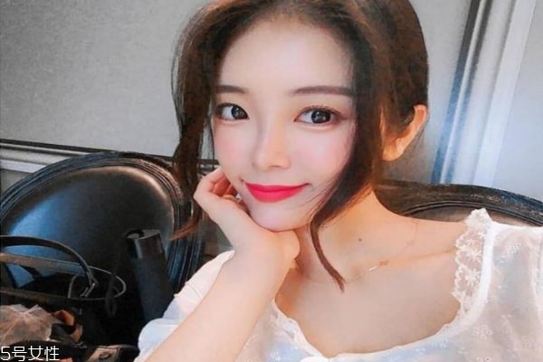 方臉剪什么劉海顯臉小 適合方臉的劉海 方臉剪什么劉海顯臉小 適合方臉的劉海