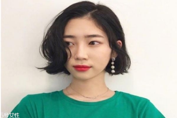 額頭窄顴骨寬叫什么臉型 額頭窄顴骨寬適合發(fā)型 額頭窄顴骨寬叫什么臉型 額頭窄顴骨寬適合發(fā)型