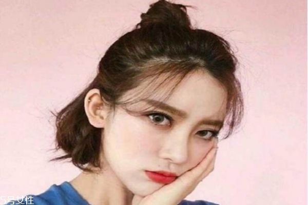 額頭窄顴骨寬叫什么臉型 額頭窄顴骨寬適合發(fā)型 額頭窄顴骨寬叫什么臉型 額頭窄顴骨寬適合發(fā)型