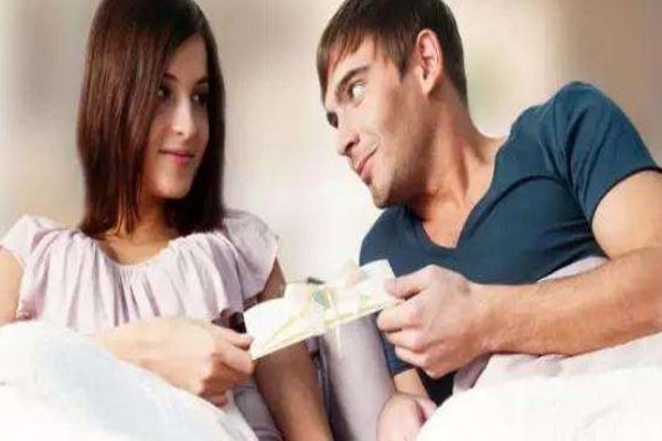 該不該看伴侶的手機(jī)呢 結(jié)婚在不在乎門(mén)當(dāng)戶對(duì)呢 該不該看伴侶的手機(jī)呢 結(jié)婚在不在乎門(mén)當(dāng)戶對(duì)呢