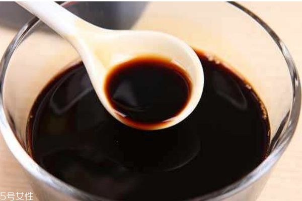 醬油有什么作用呢 醬油吃多了會變黑嗎 醬油有什么作用呢 醬油吃多了會變黑嗎