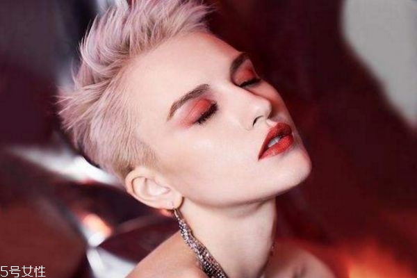 臉上毛孔很大的女生怎樣化妝好看 怎樣化妝隱形毛孔 臉上毛孔很大的女生怎樣化妝好看 怎樣化妝隱形毛孔