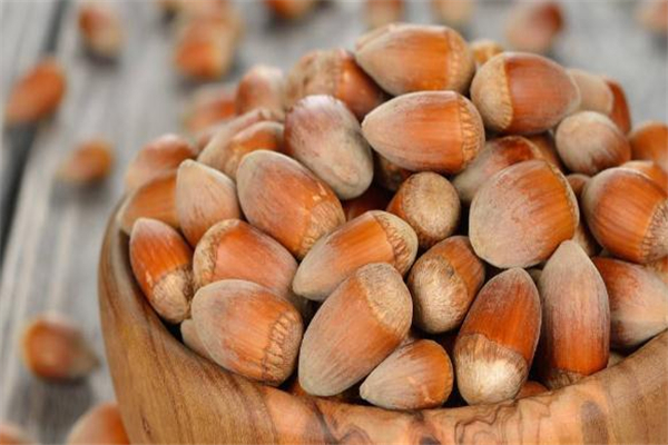 沒開口的榛子怎么剝 榛子沒開口怎么打開 沒開口的榛子怎么剝 榛子沒開口怎么打開